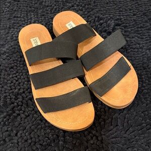 Steve Madden Black and Tan Sandals